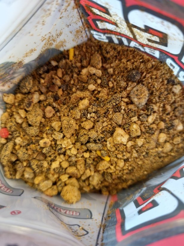4CARP Extra Hrubá Krmítková Směs 1,8 kg – Sušenky & Fluoro Pelety 3–6 mm - Krmítková směs :: Vanilka/Scopex